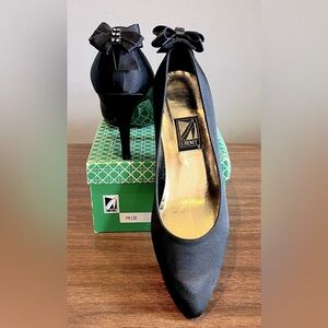 Vintage 80s 90s J. Renee ‘Prize’ Black Satin Rhinestone Bow Heels, Size 7.5